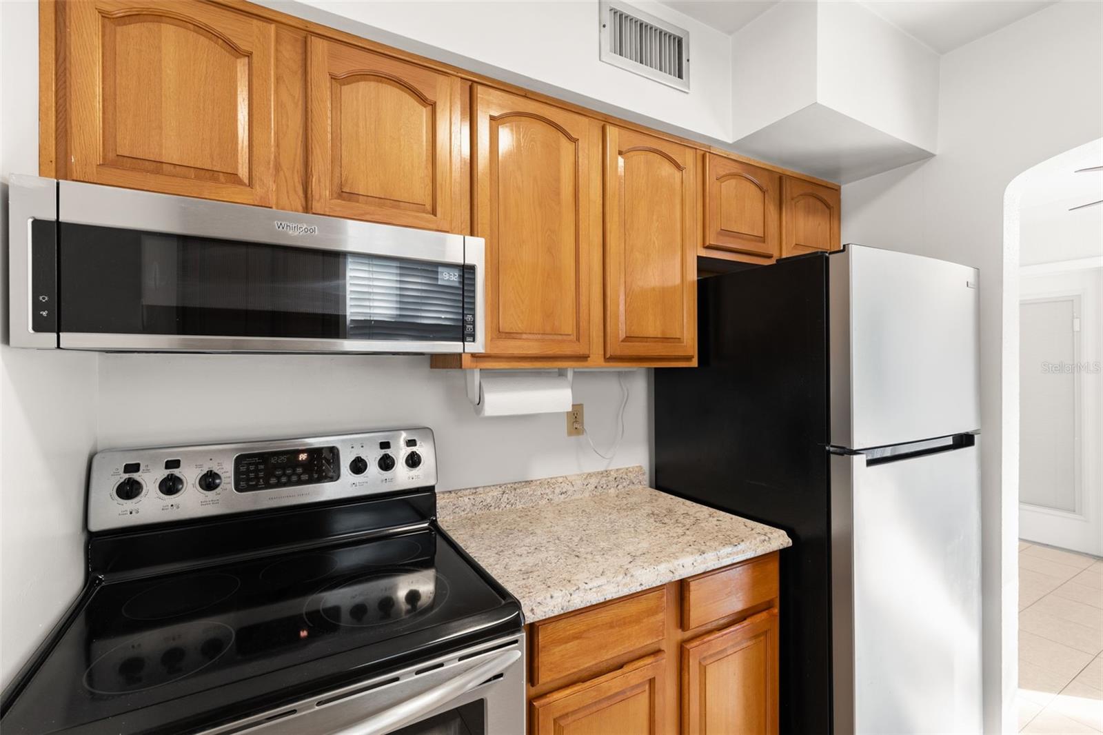 Image 9 of 30 For 885 James Street