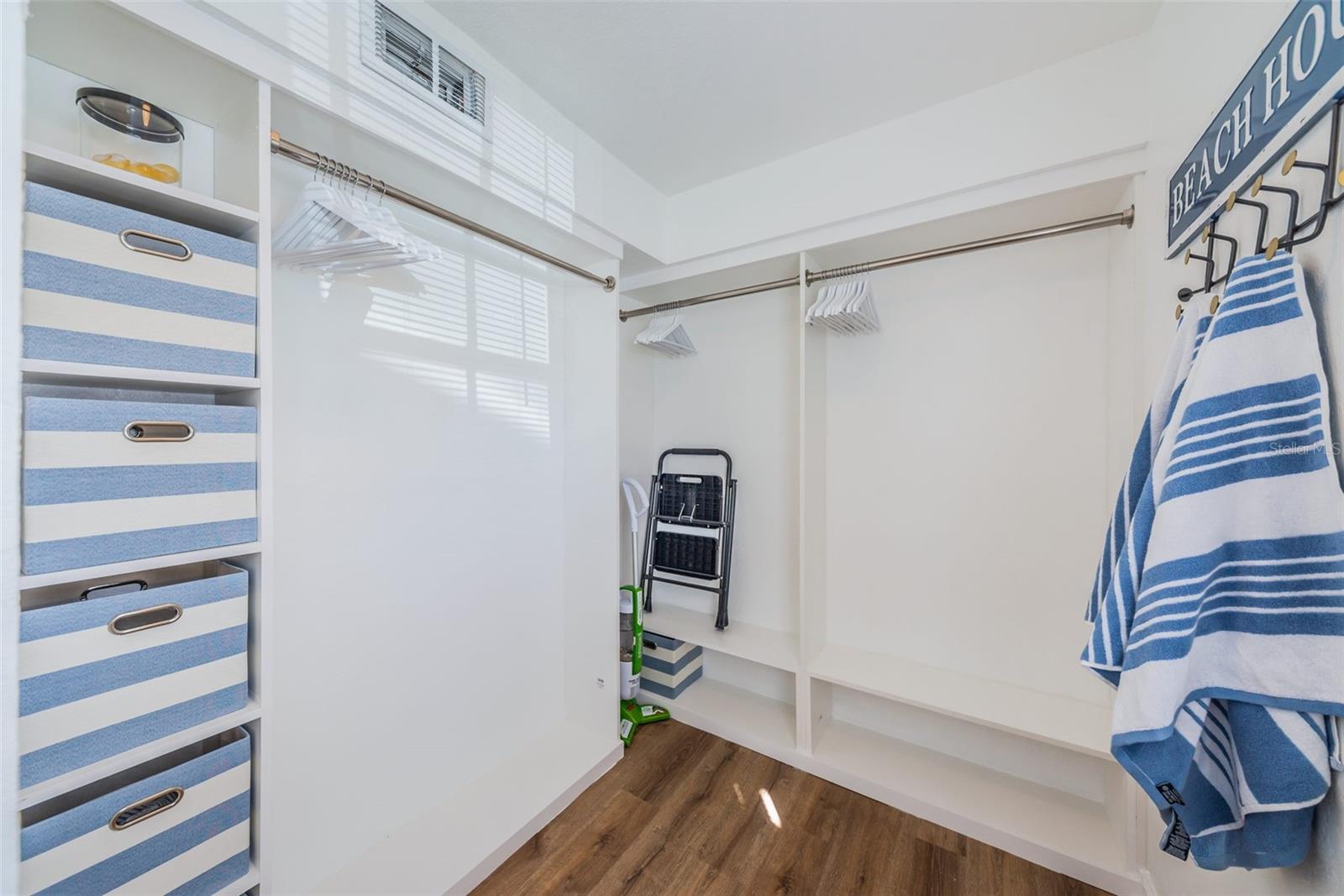 Image 17 of 21 For 5175 Coquina Key Drive Se C