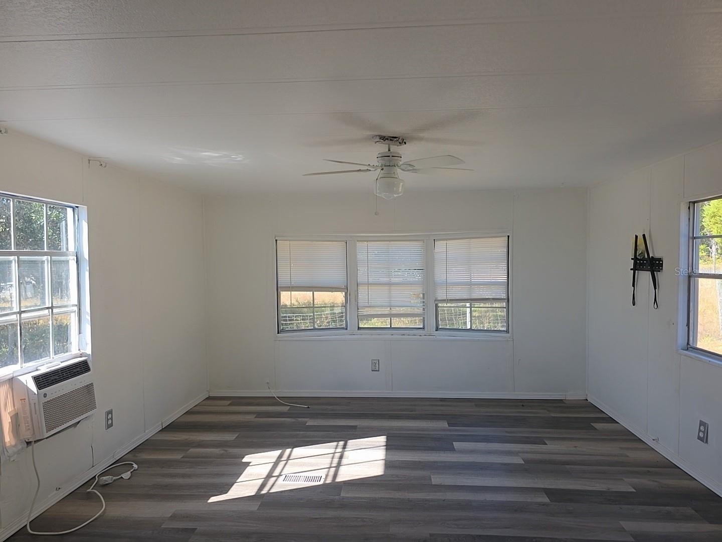 Image 17 of 26 For 1390 Noble Street