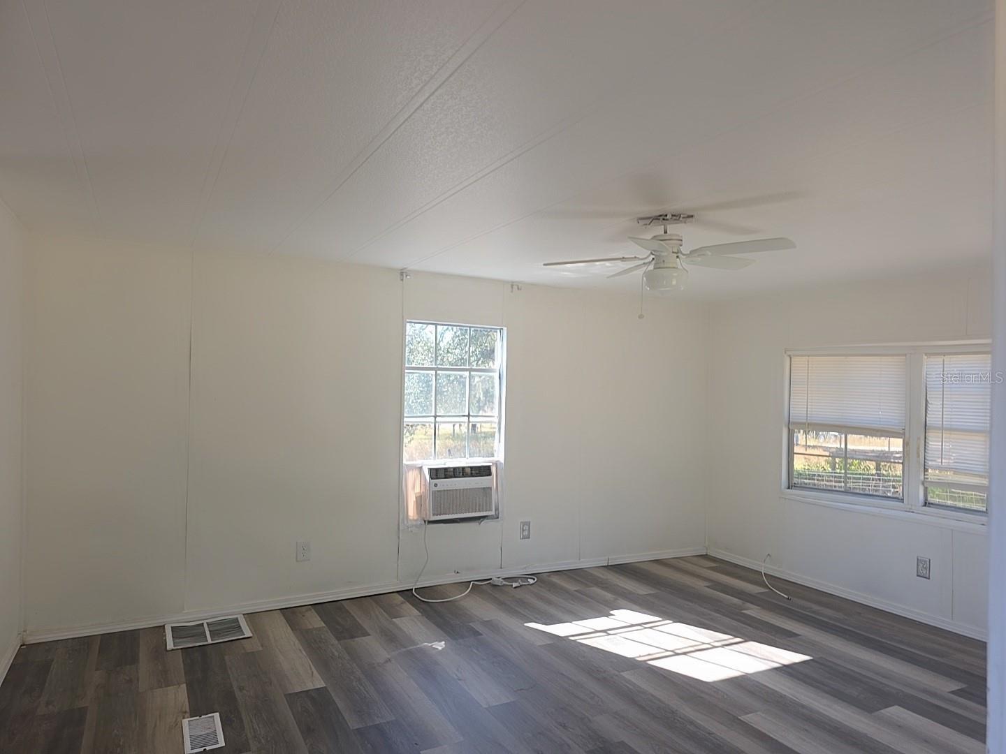 Image 19 of 26 For 1390 Noble Street