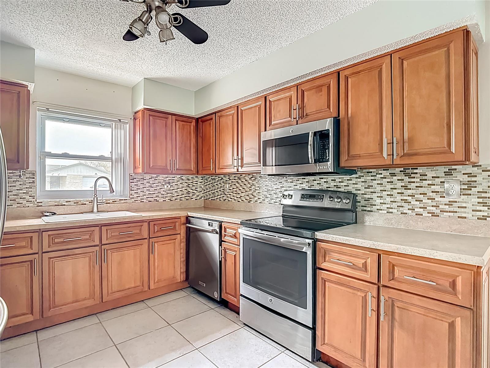 Image 12 of 33 For 7253 Belvedere Terrace