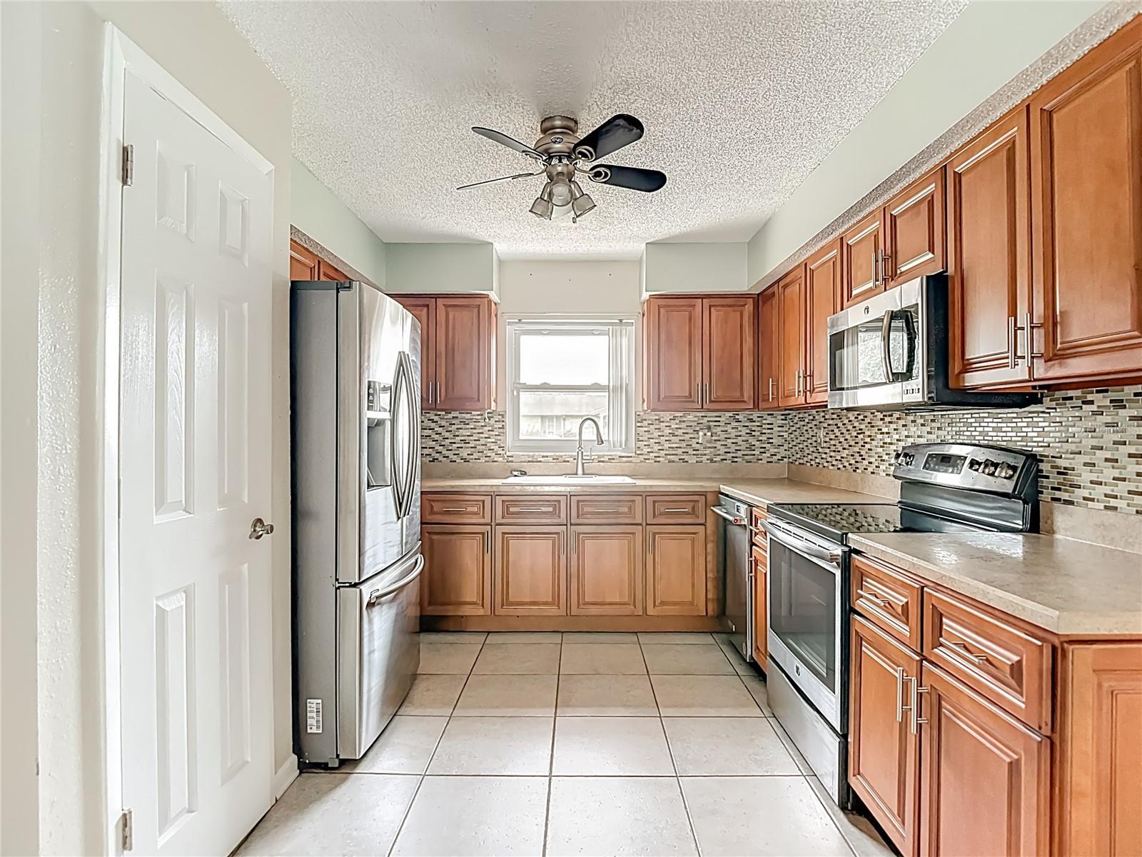 Image 13 of 33 For 7253 Belvedere Terrace