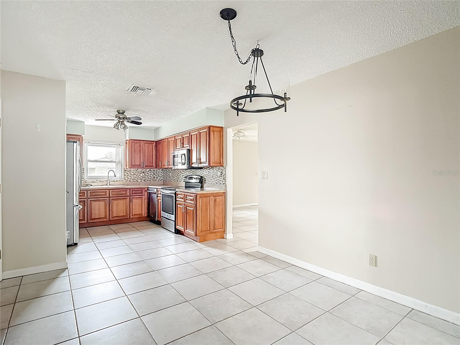 Image 16 of 33 For 7253 Belvedere Terrace