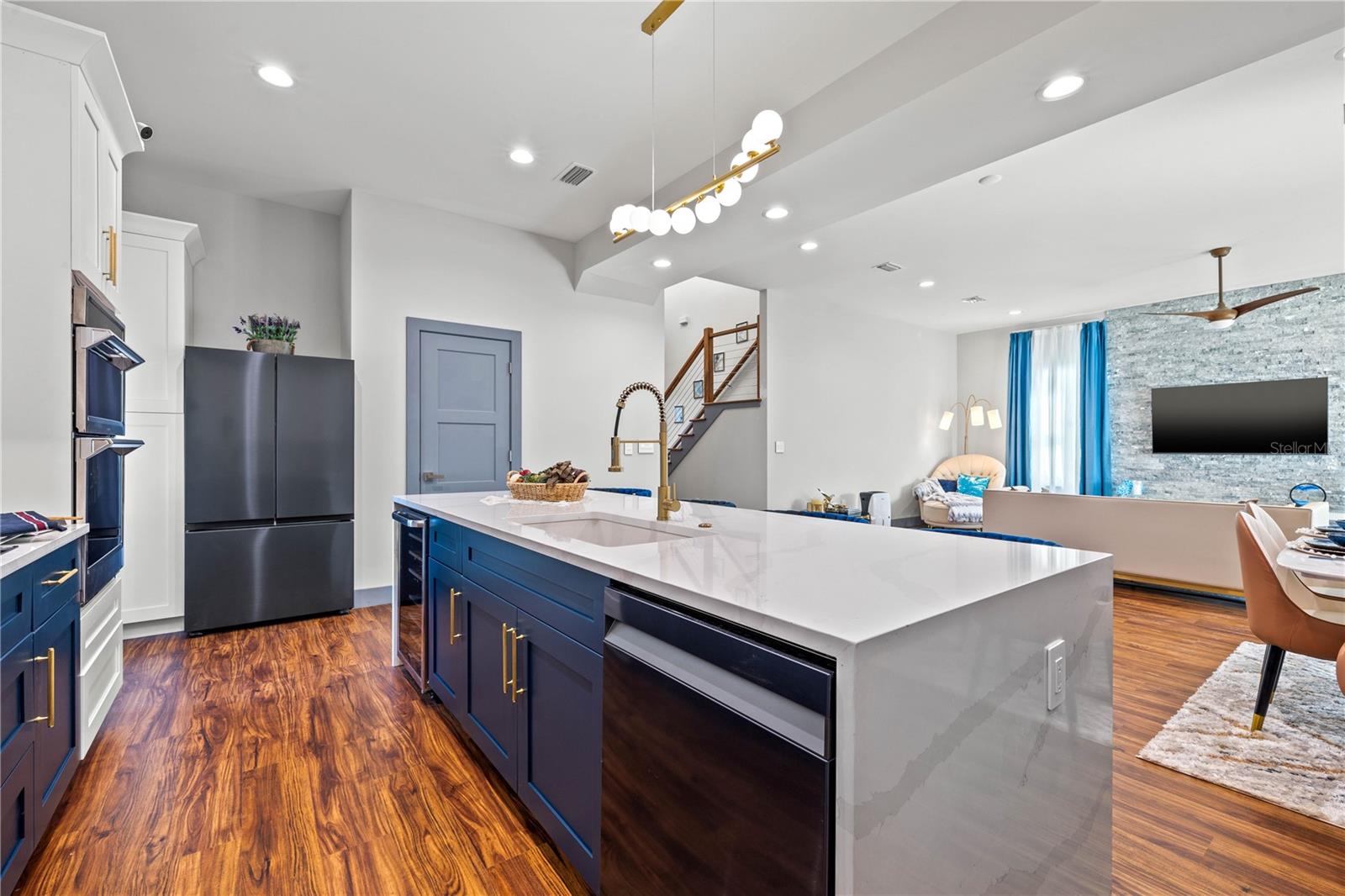 Image 13 of 53 For 6325 11th Avenue S