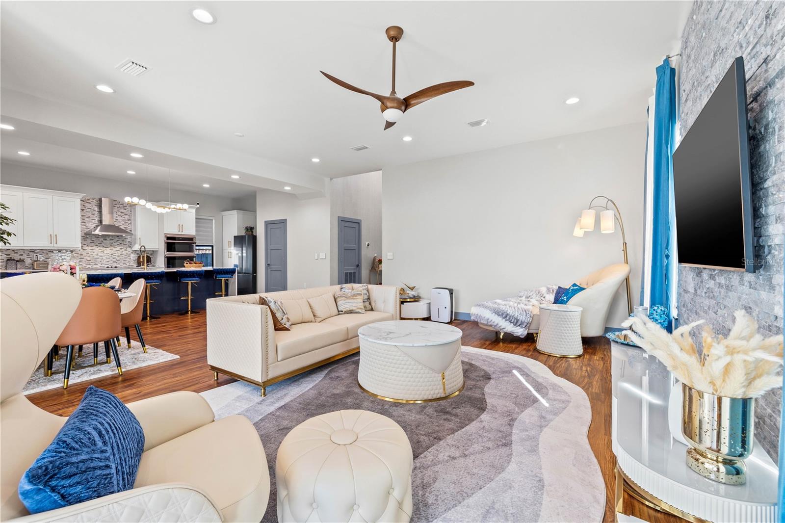 Image 17 of 53 For 6325 11th Avenue S