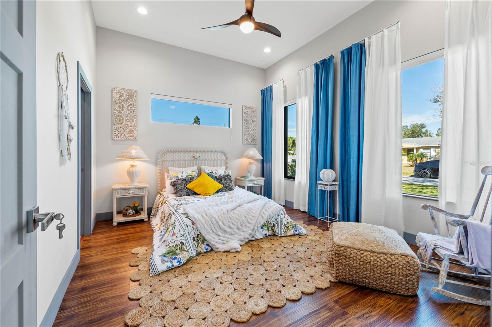 Image 21 of 53 For 6325 11th Avenue S