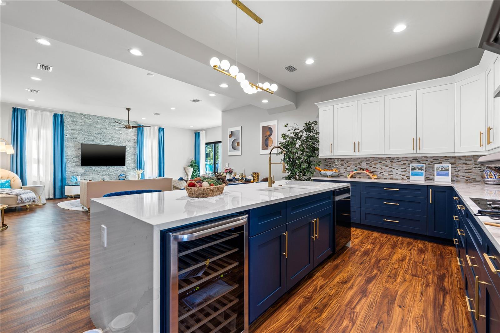 Image 9 of 53 For 6325 11th Avenue S