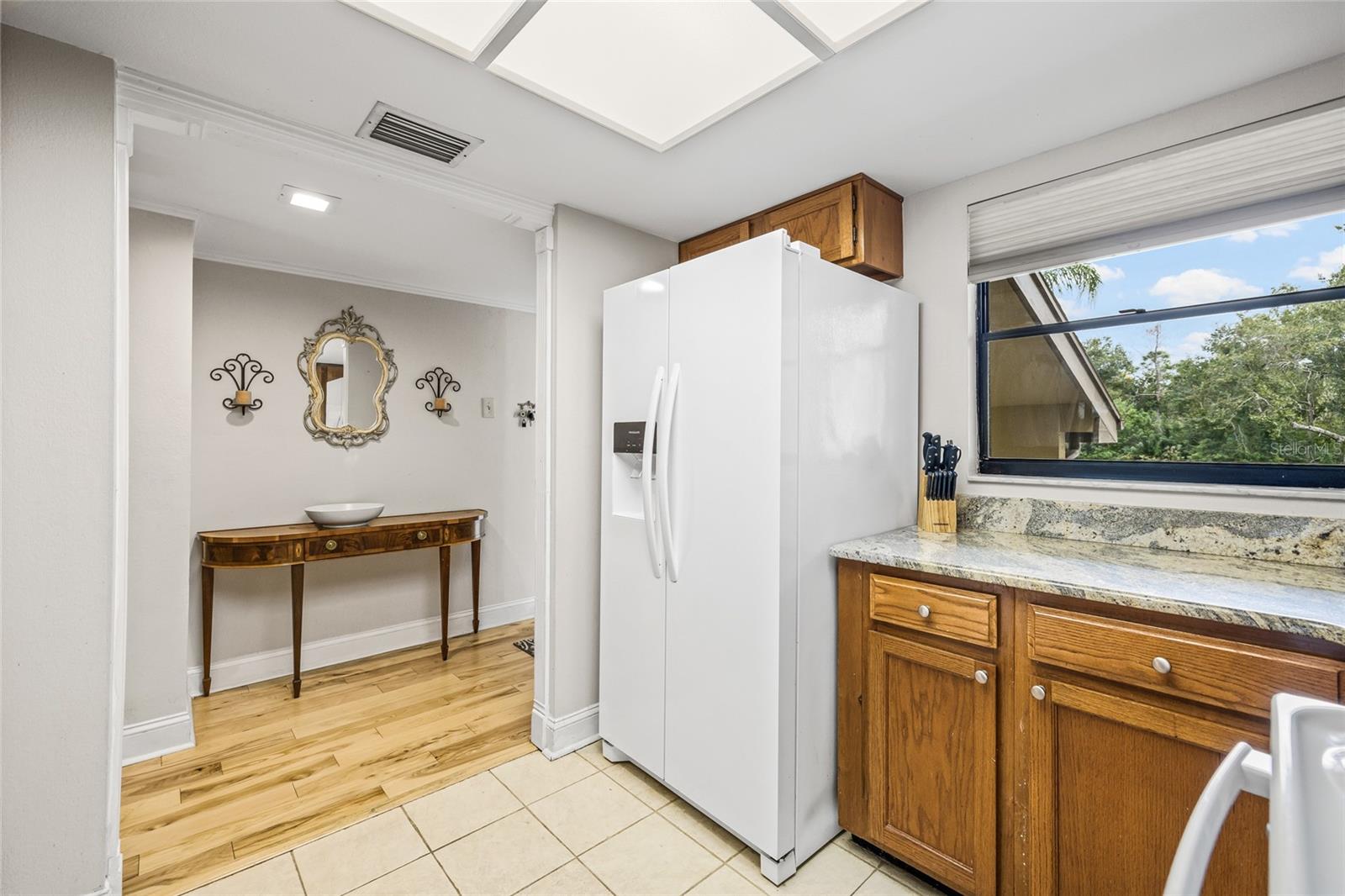 Image 11 of 35 For 222 Woodlake Wynde  222