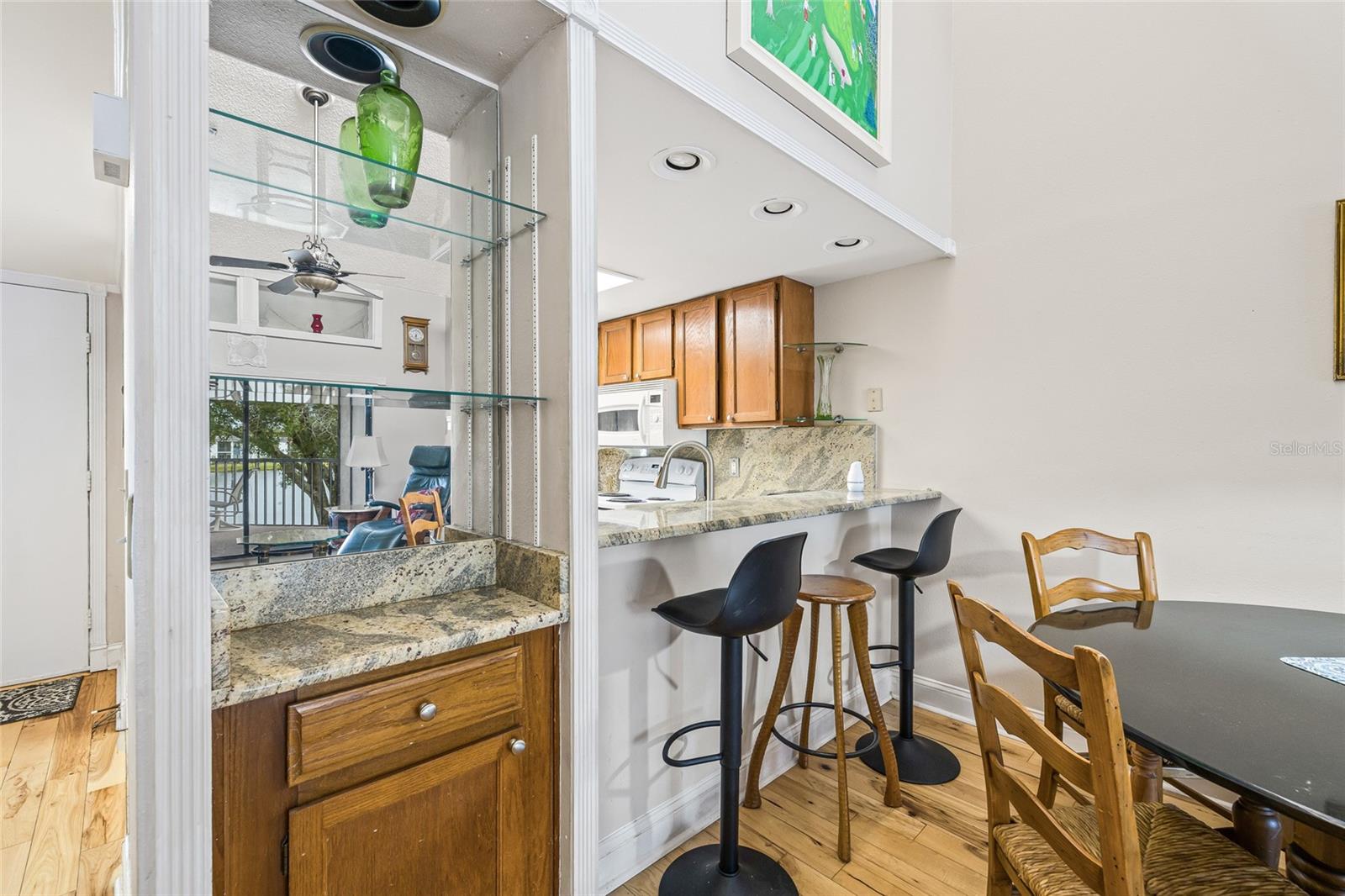 Image 15 of 35 For 222 Woodlake Wynde  222