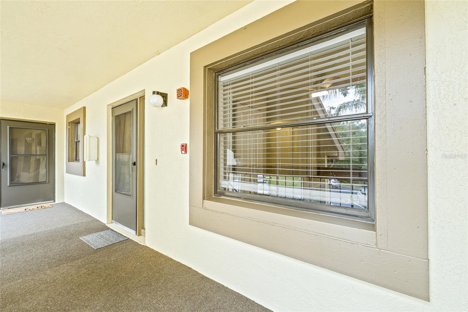 Image 3 of 35 For 222 Woodlake Wynde  222