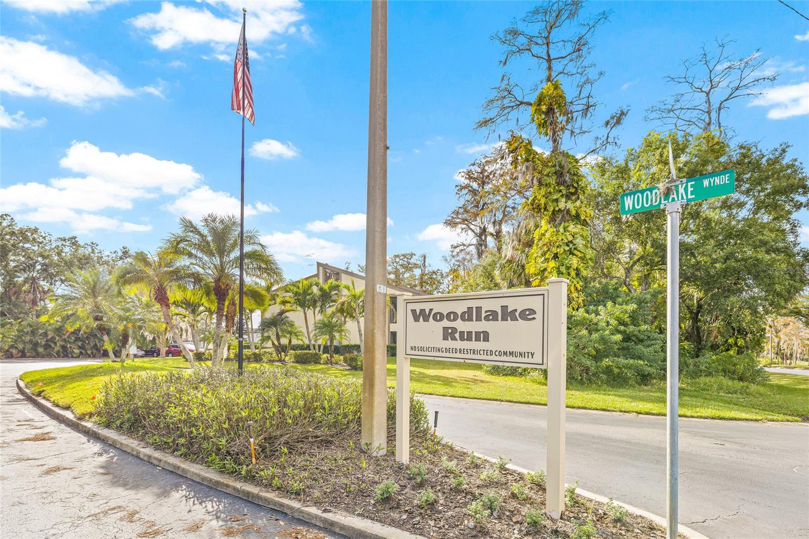 Image 7 of 35 For 222 Woodlake Wynde  222