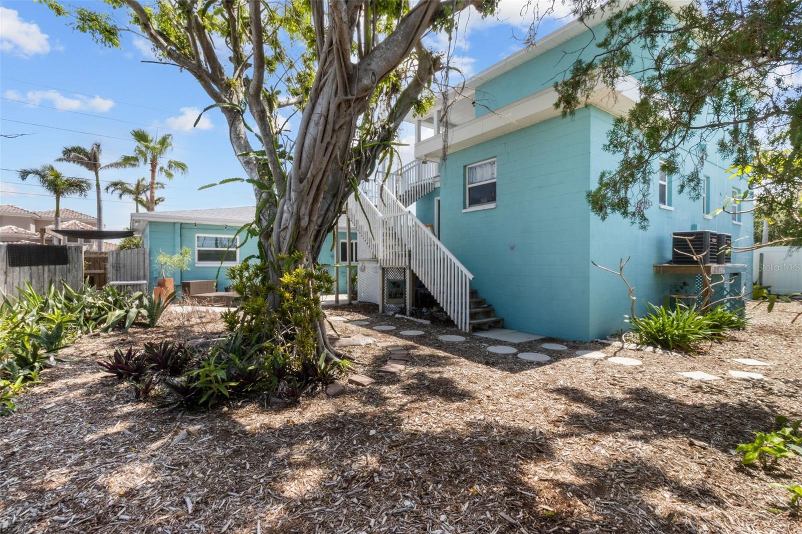 Image 6 of 60 For 7950 Causeway Boulevard N