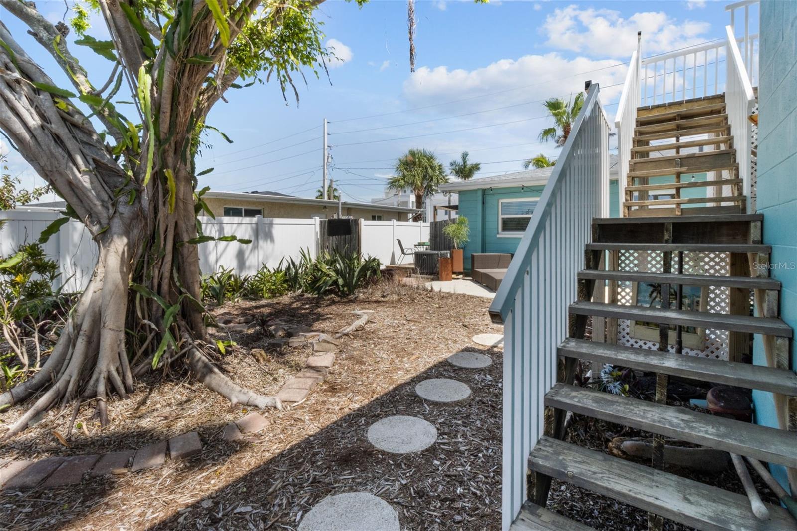 Image 7 of 60 For 7950 Causeway Boulevard N