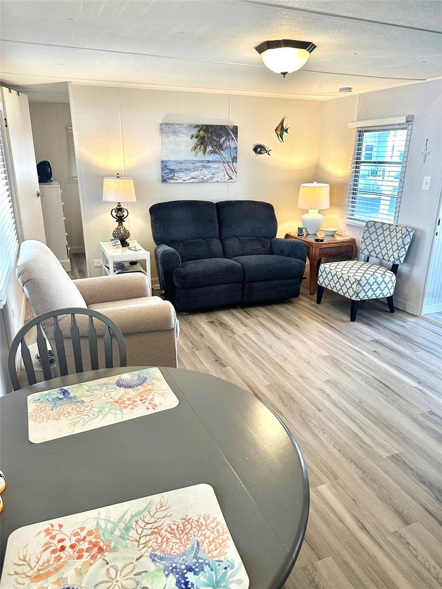 Listing photo id 8 for 11111 101st Street 100