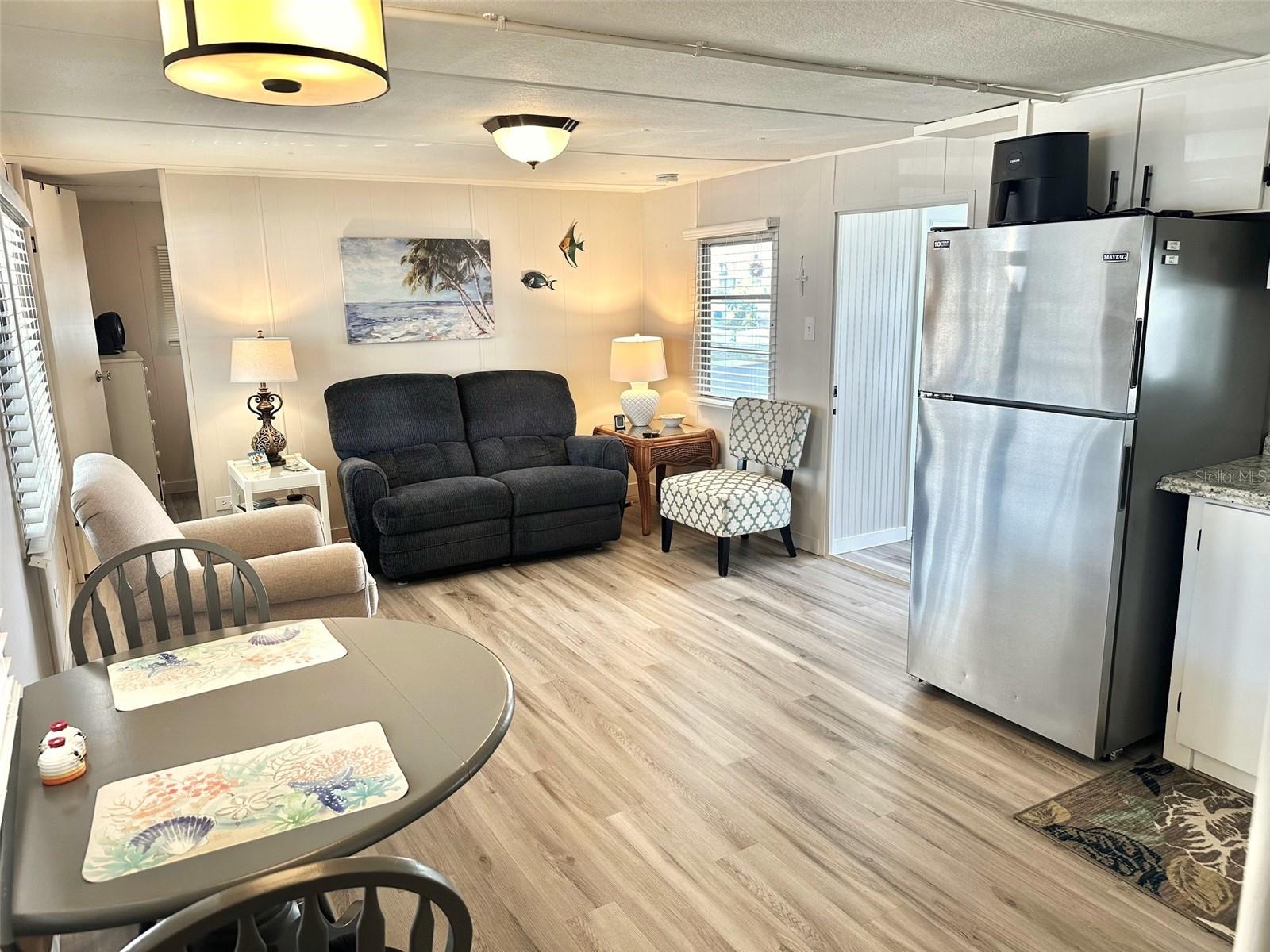 Listing photo id 1 for 11111 101st Street 100