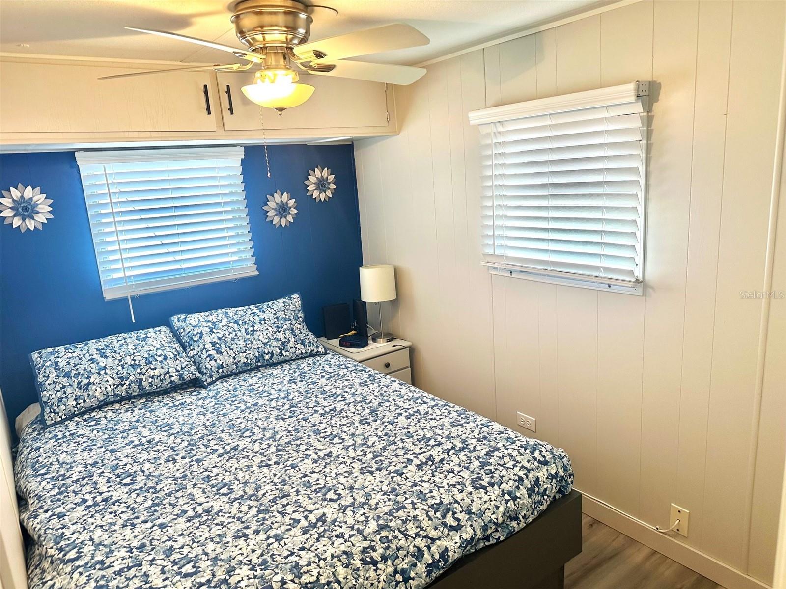 Listing photo id 5 for 11111 101st Street 100