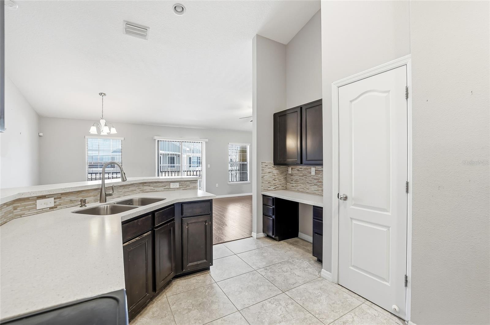 Image 21 of 34 For 5723 Kingsletsound Place