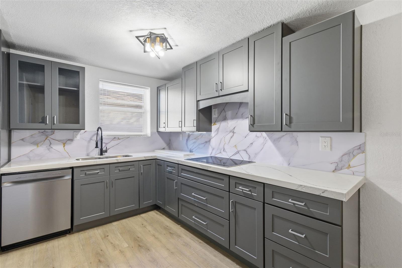 Image 11 of 68 For 525 27th Avenue S