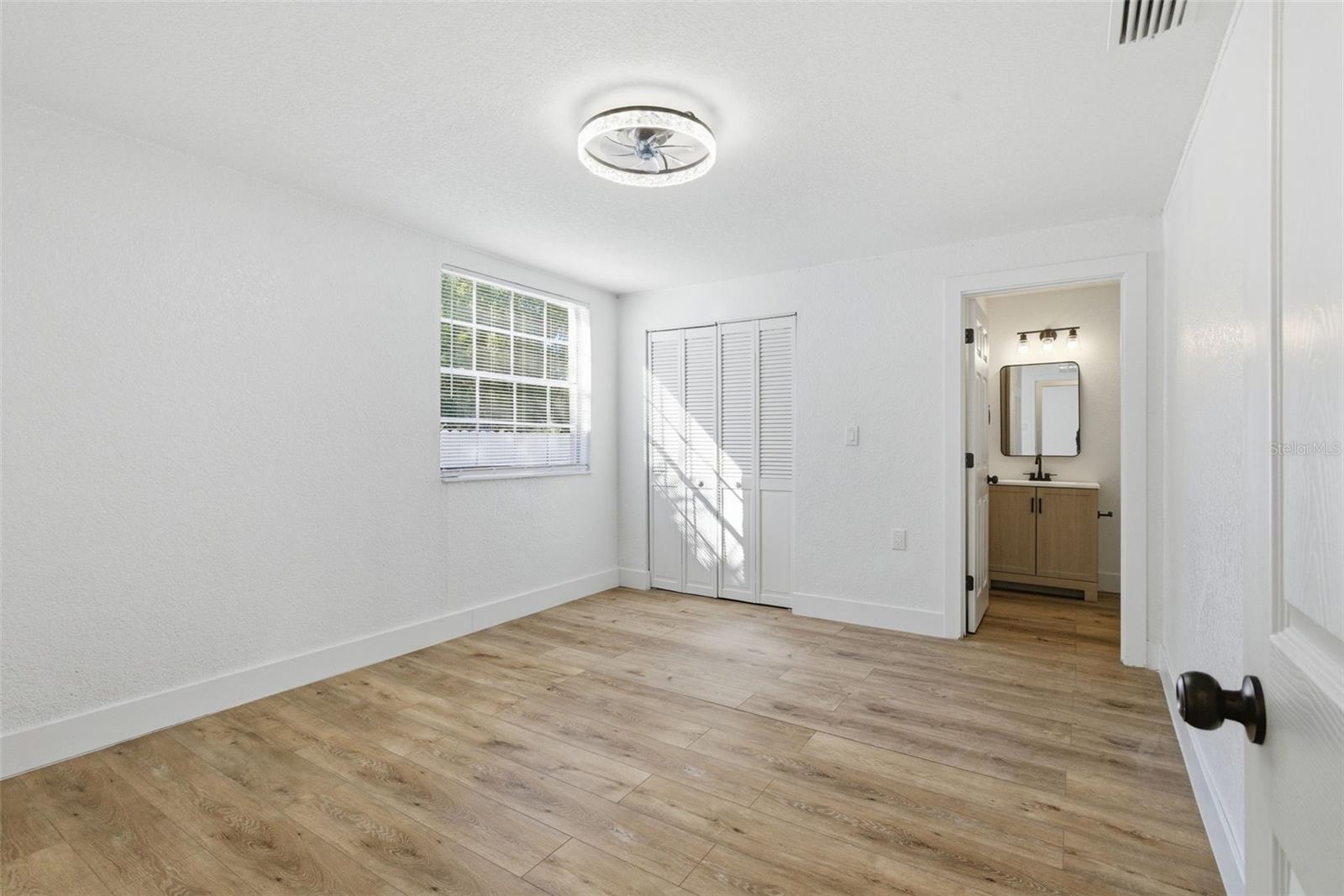 Image 31 of 68 For 525 27th Avenue S