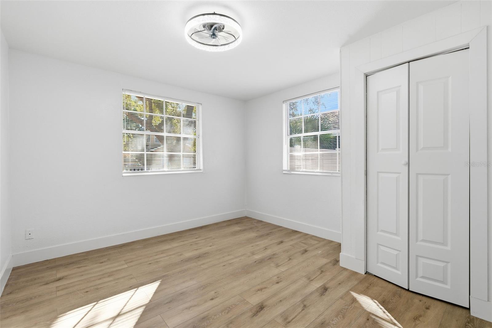 Image 33 of 68 For 525 27th Avenue S