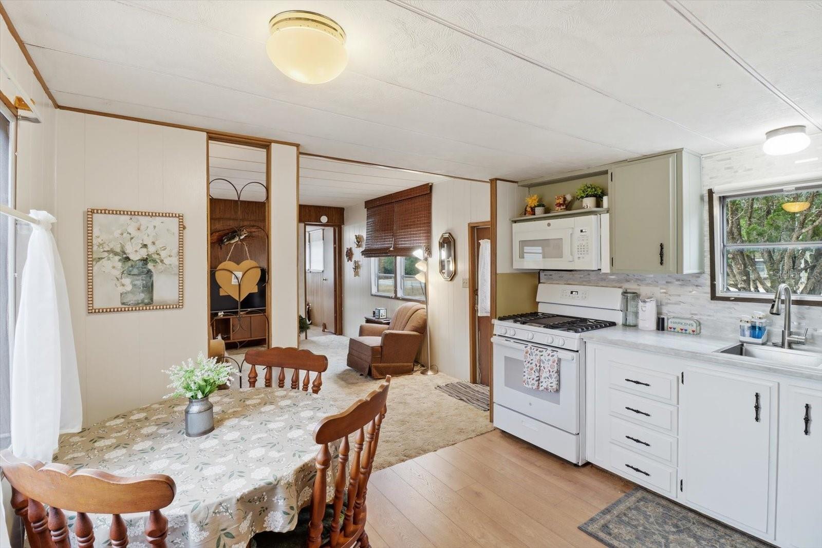 Image 11 of 30 For 7749 Chassahowitzka Street