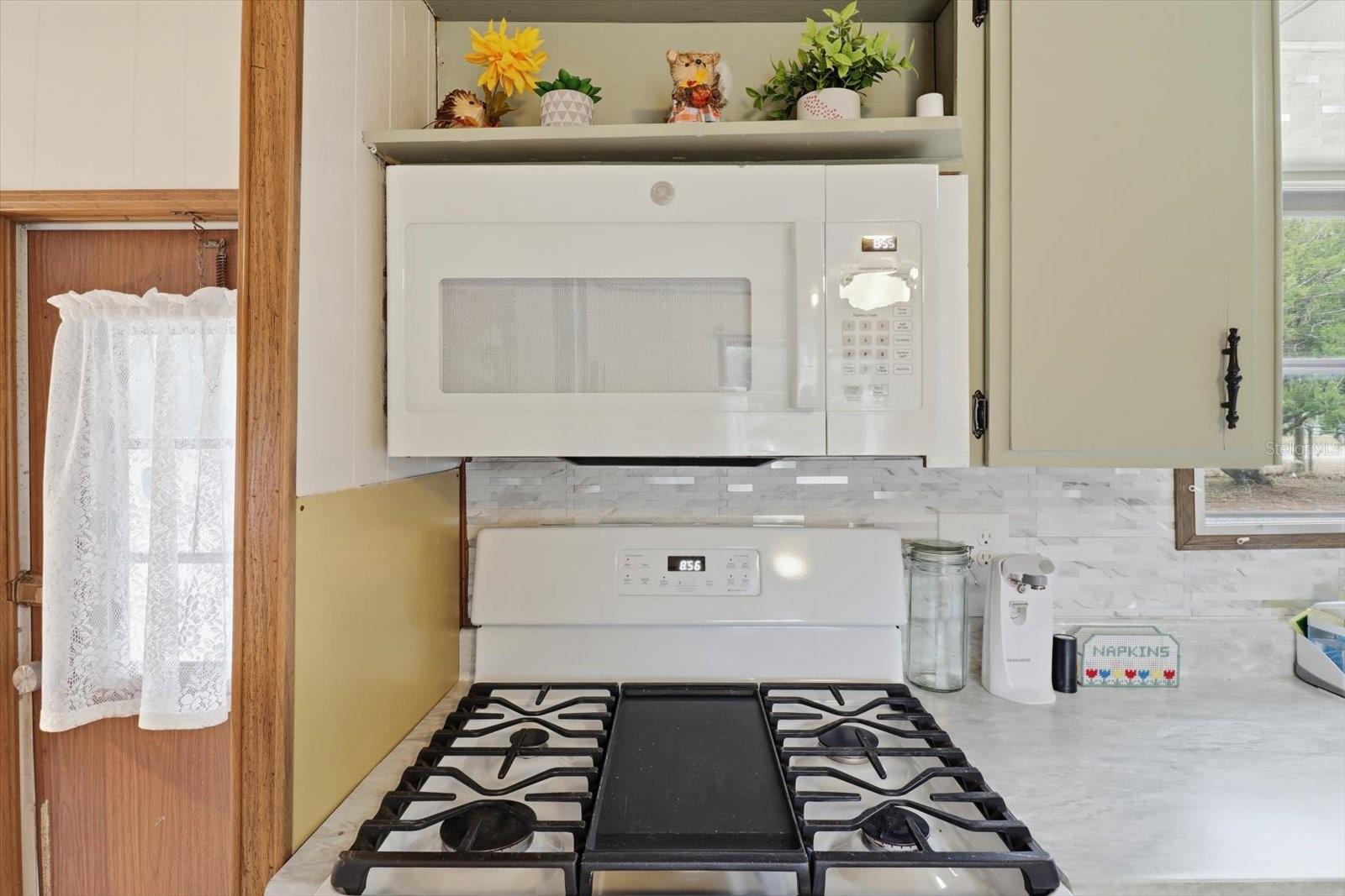 Image 13 of 30 For 7749 Chassahowitzka Street