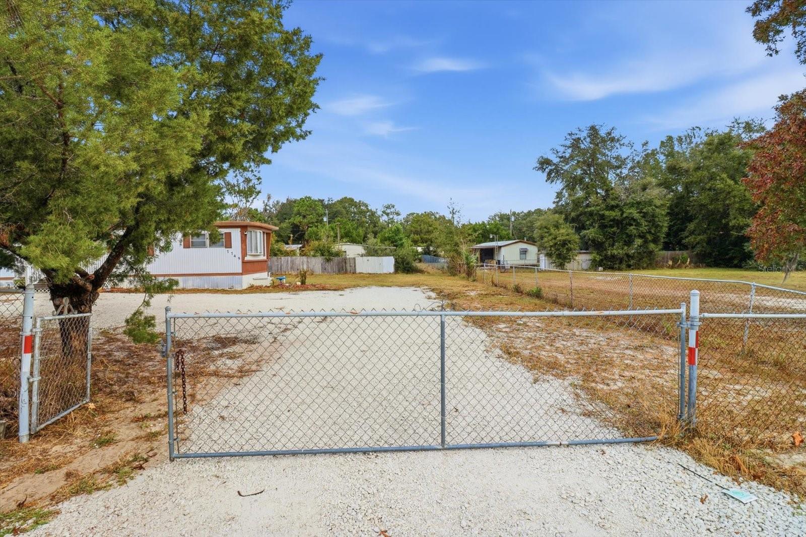 Image 4 of 30 For 7749 Chassahowitzka Street
