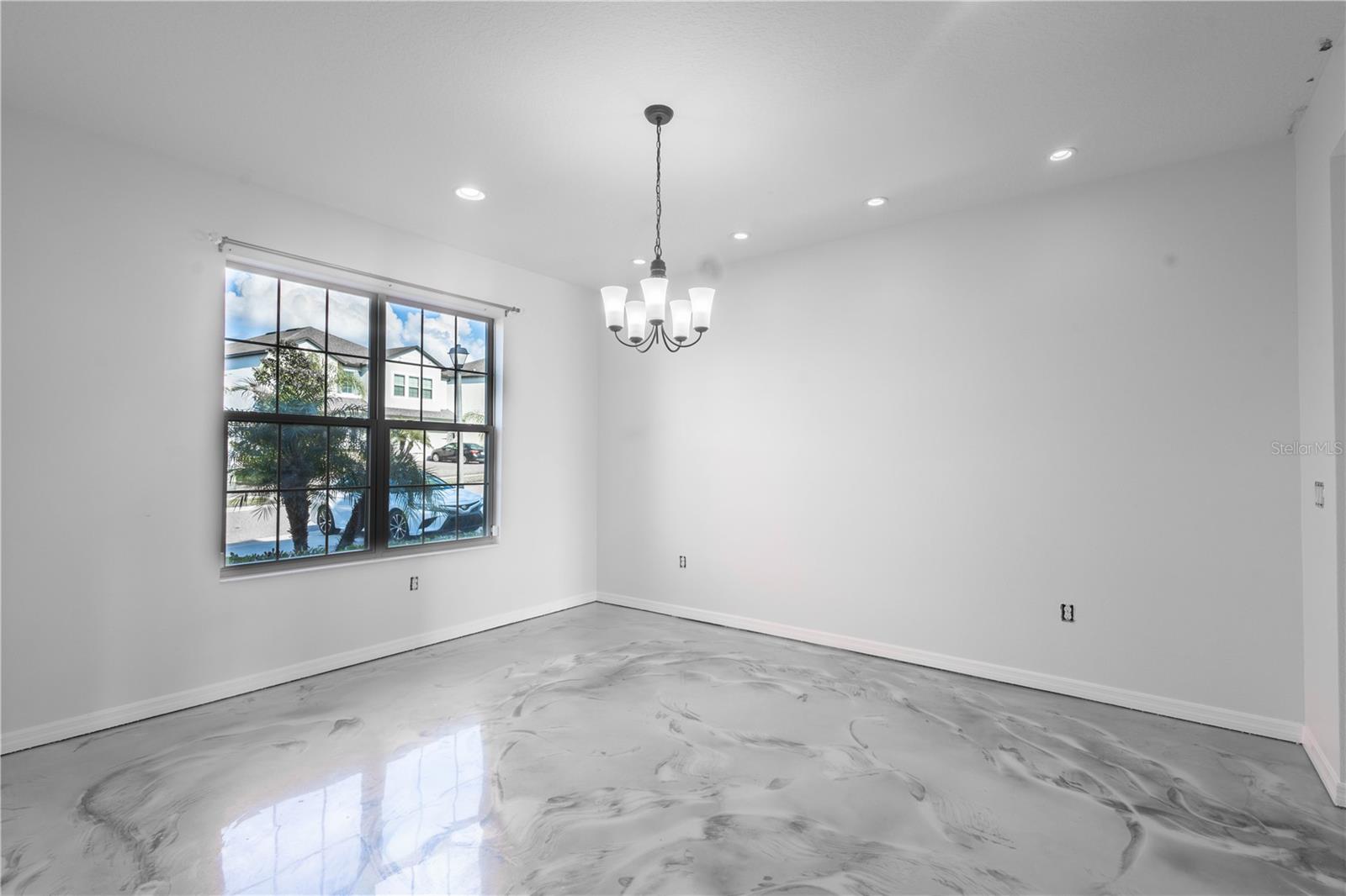 Image 17 of 68 For 2468 Verde View Drive