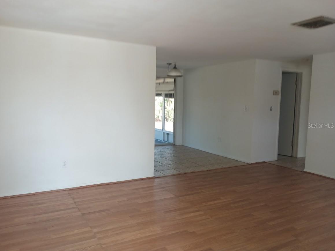 Image 5 of 14 For 7411 Ashwood Drive