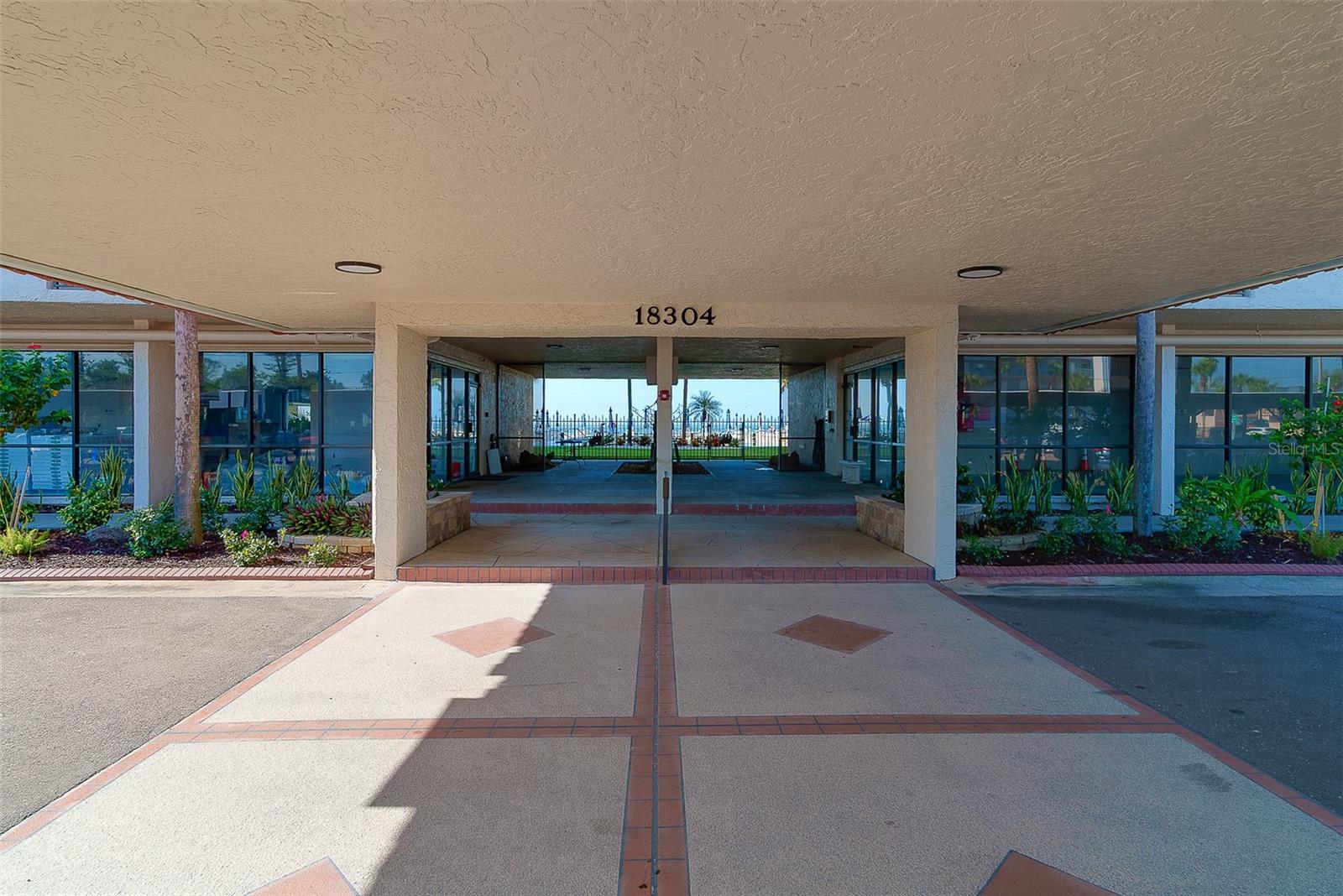 Image 28 of 58 For 18304 Gulf Boulevard 102