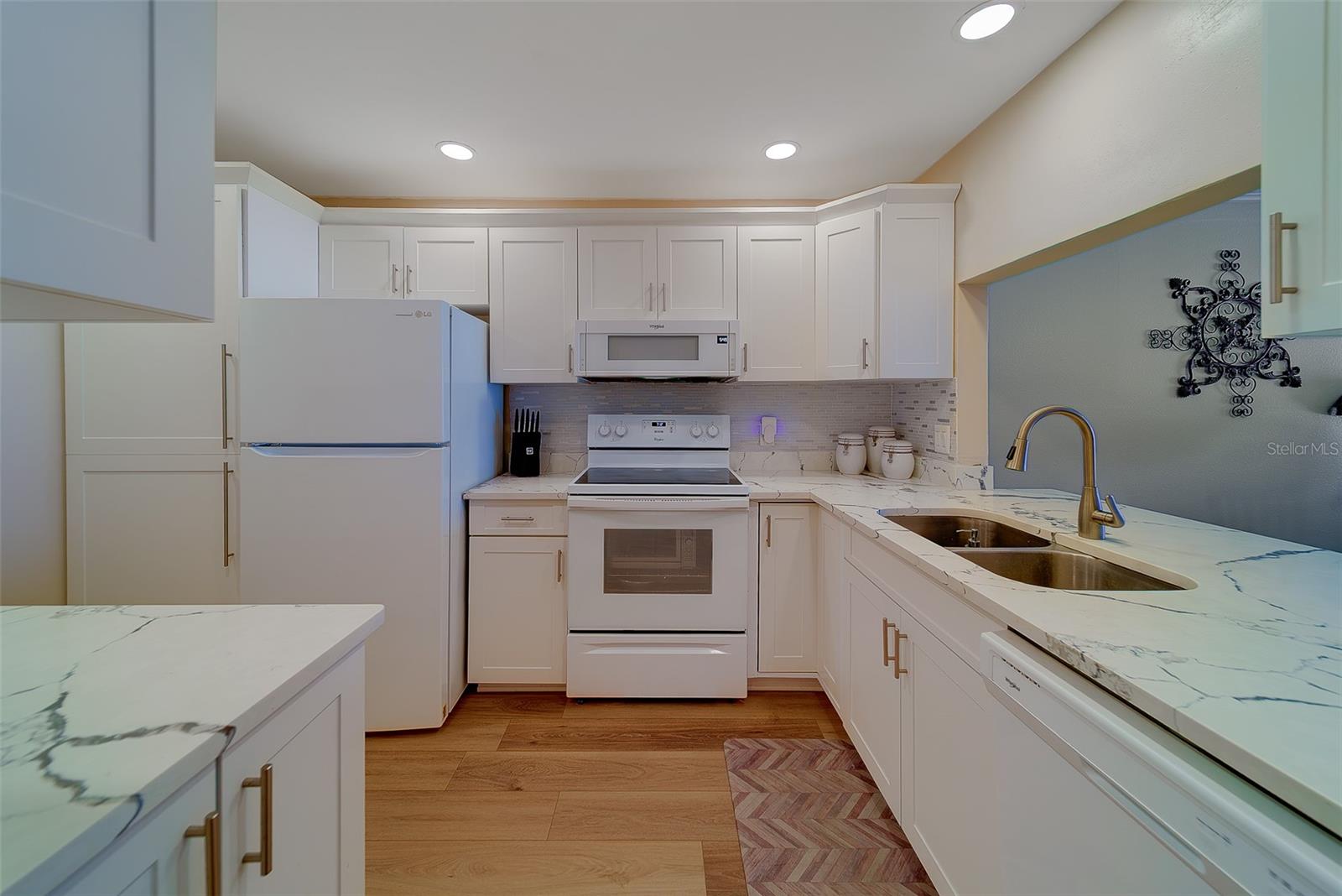 Image 7 of 58 For 18304 Gulf Boulevard 102