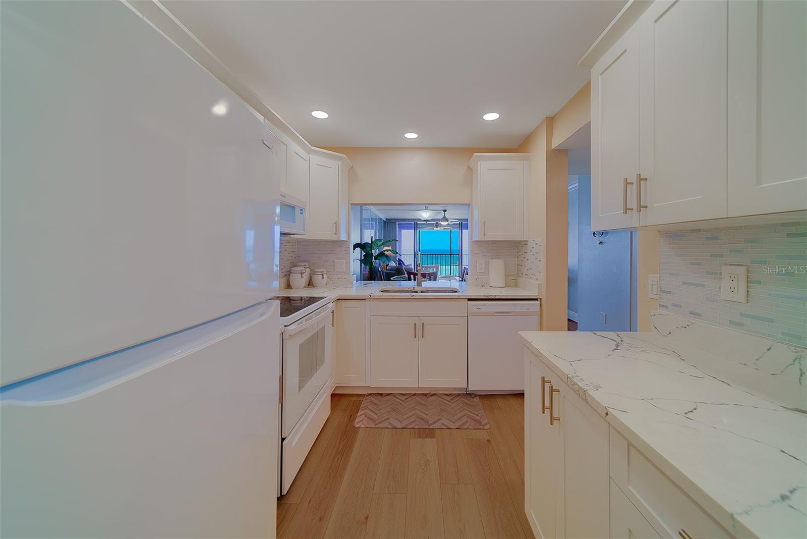 Image 8 of 58 For 18304 Gulf Boulevard 102