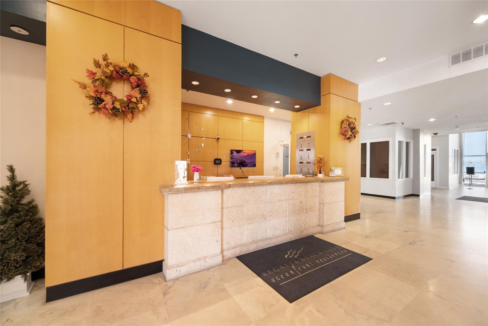 Image 11 of 46 For 880 Mandalay Avenue S405