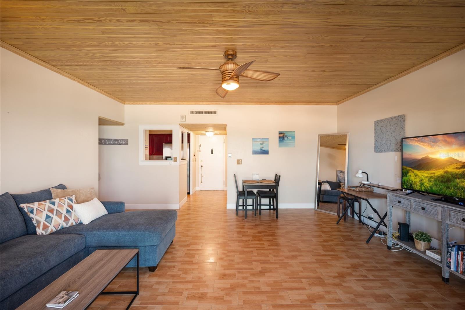 Image 18 of 46 For 880 Mandalay Avenue S405