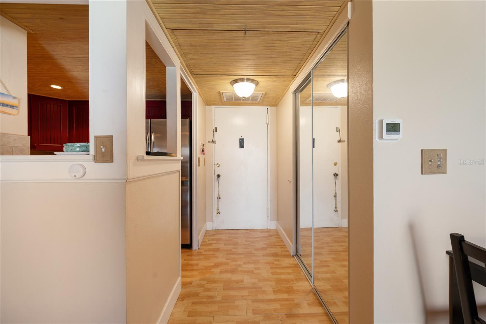 Image 19 of 46 For 880 Mandalay Avenue S405