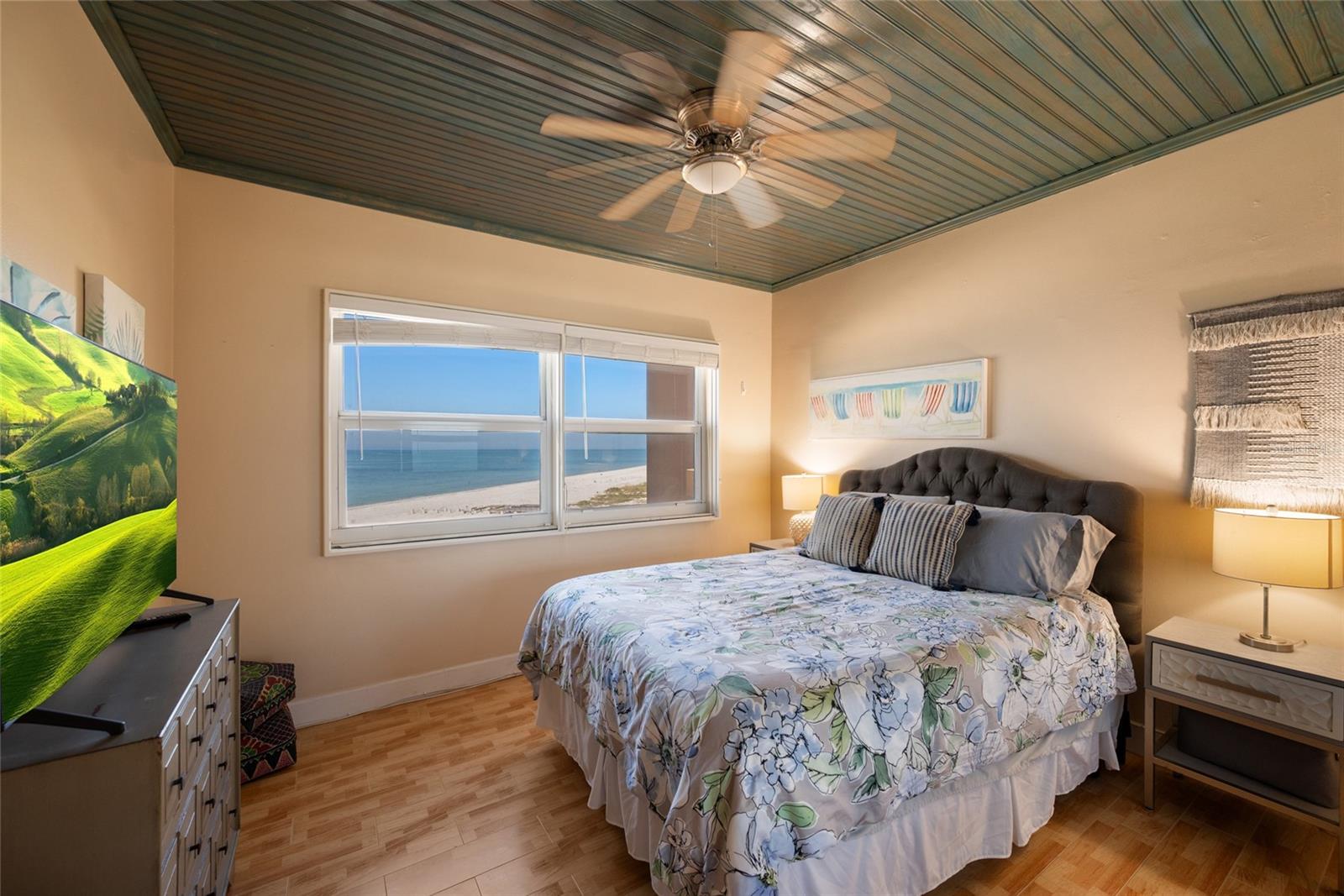 Image 23 of 46 For 880 Mandalay Avenue S405