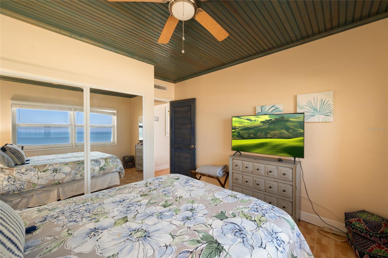 Image 25 of 46 For 880 Mandalay Avenue S405