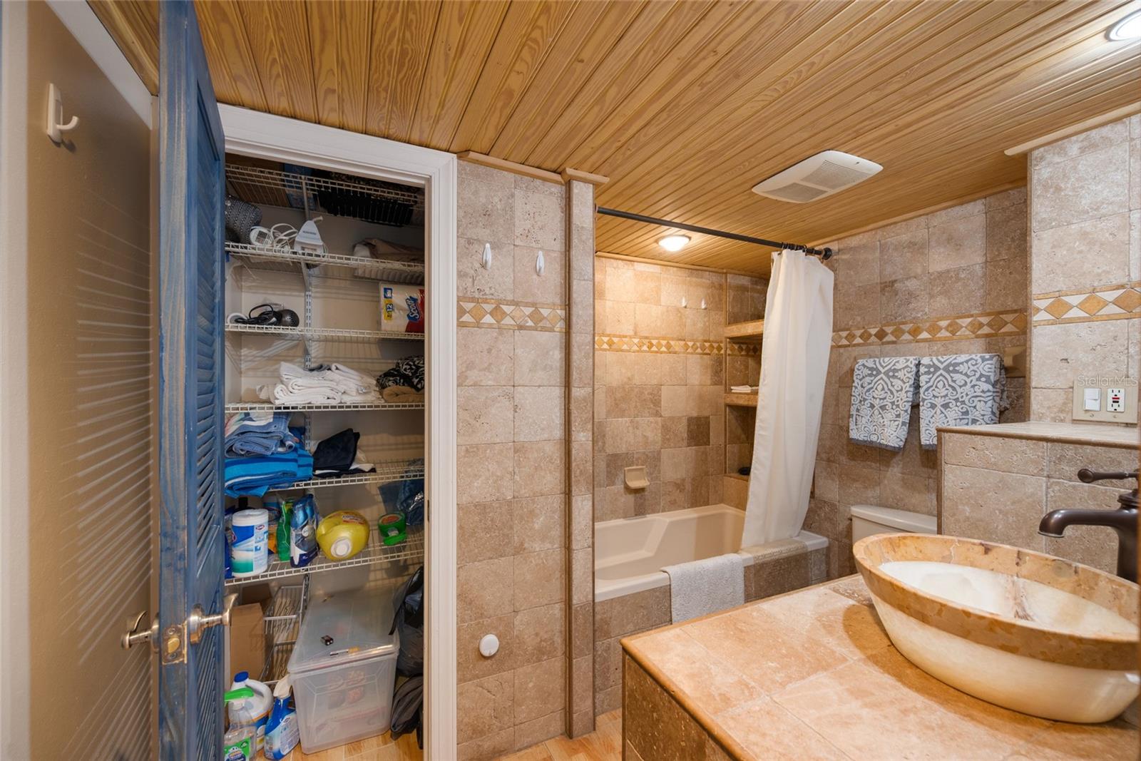 Image 27 of 46 For 880 Mandalay Avenue S405