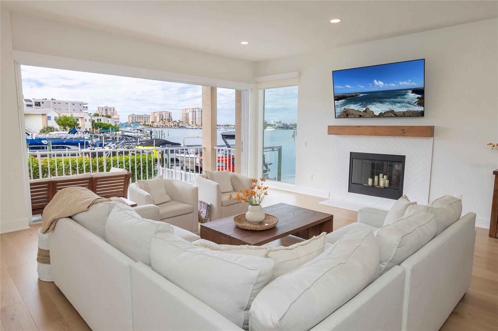 Image 13 of 50 For 372 Larboard Way