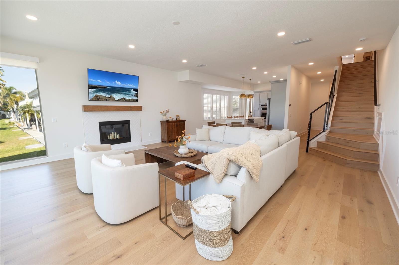 Image 16 of 50 For 372 Larboard Way