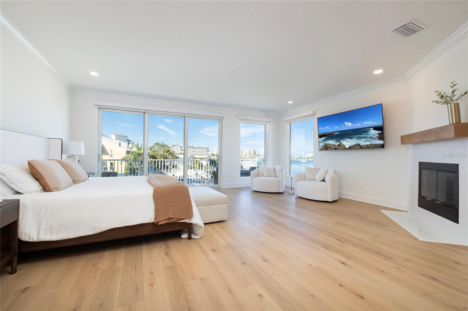 Image 20 of 50 For 372 Larboard Way