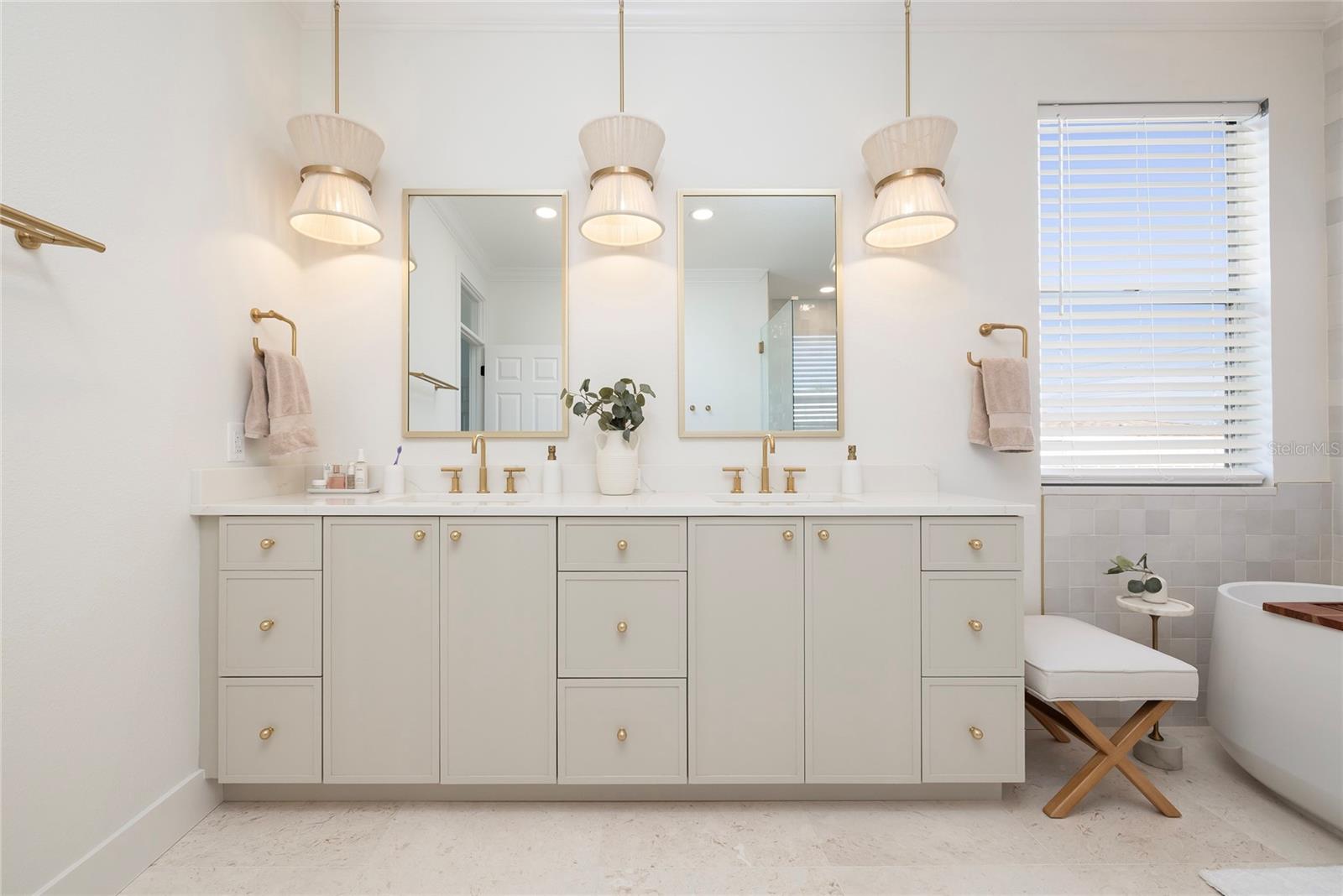 Image 26 of 50 For 372 Larboard Way