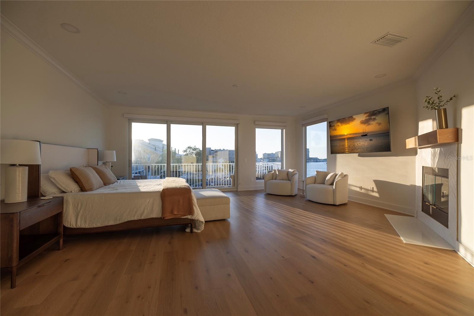 Image 32 of 50 For 372 Larboard Way