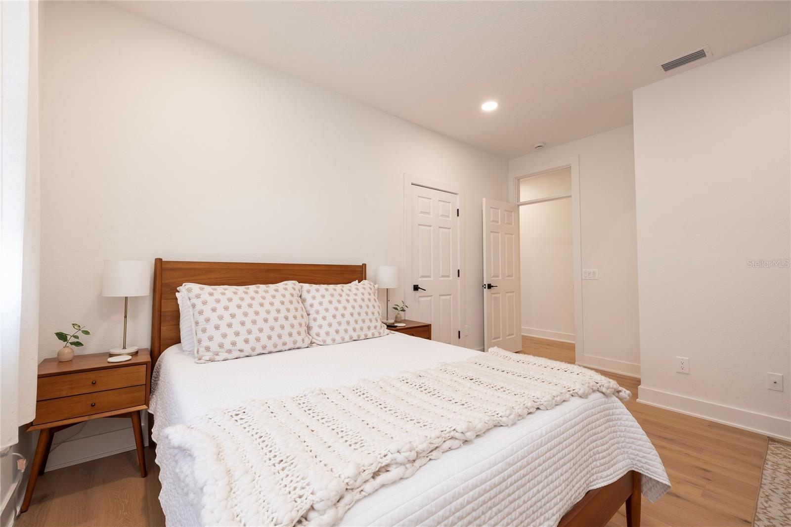 Image 37 of 50 For 372 Larboard Way