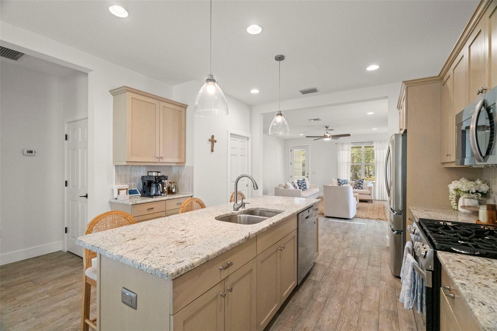 Listing photo id 9 for 3500 Cowart Street