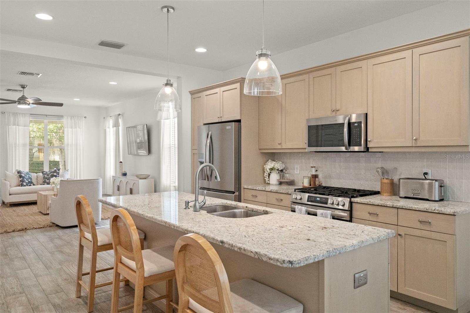 Listing photo id 10 for 3500 Cowart Street