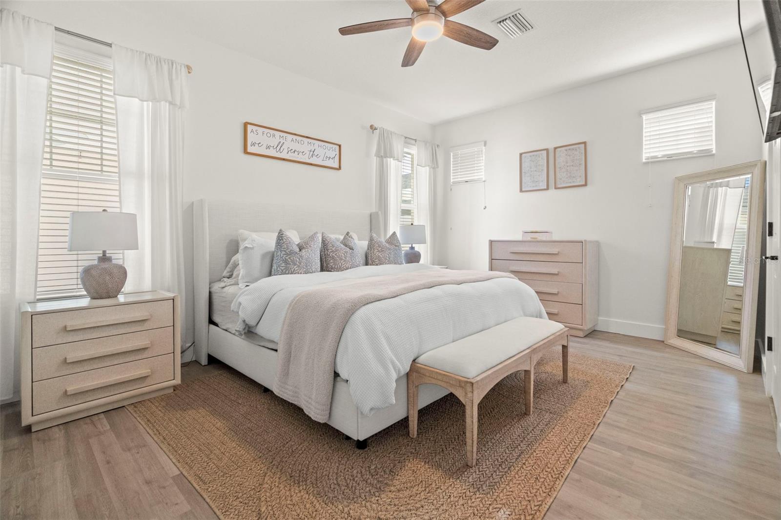 Listing photo id 11 for 3500 Cowart Street