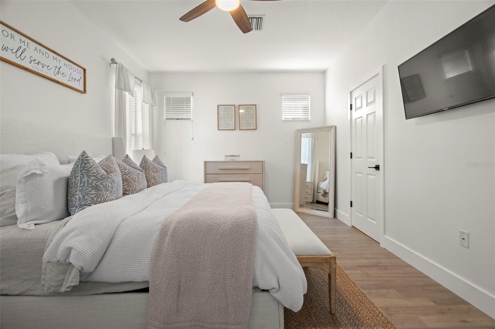 Listing photo id 12 for 3500 Cowart Street