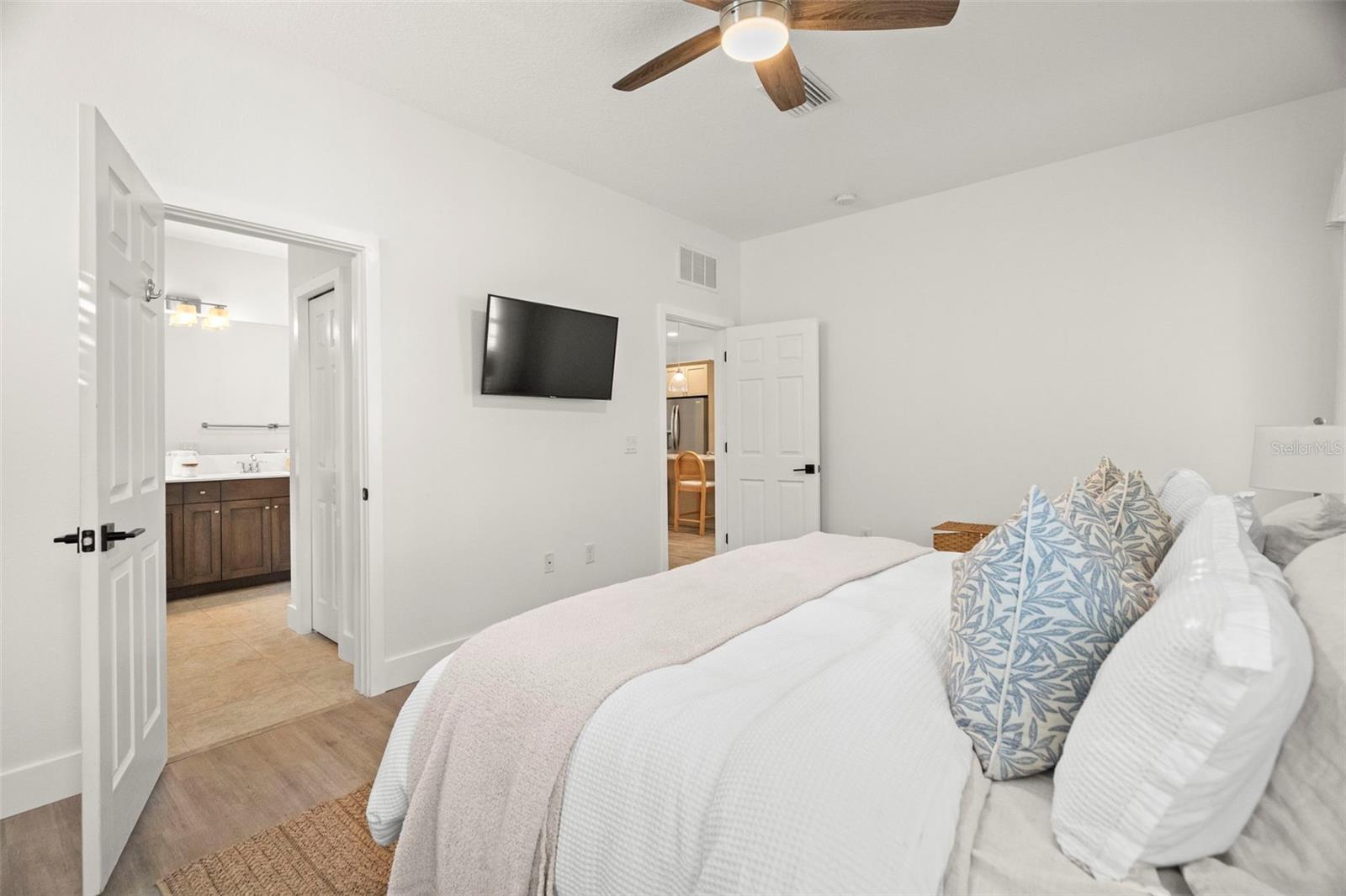 Listing photo id 13 for 3500 Cowart Street