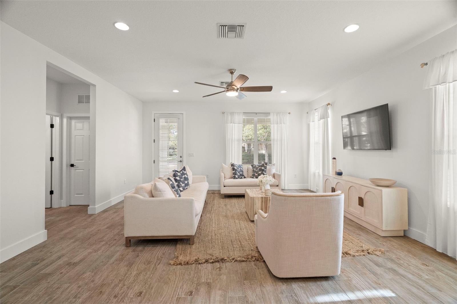 Listing photo id 3 for 3500 Cowart Street